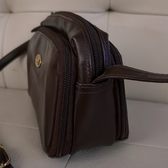 Etienne Aigner THE Ultimate Crossbody - Picture 5 of 12